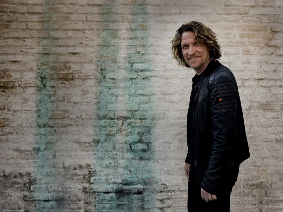 Søren Sko - ‘Vær’Sko’! På Musikforeningen Bygningen i Køge, lørdag d. 12. februar 2022 kl. 20.00. For første gang sange på dansk. Solo-turné, februar 2022.