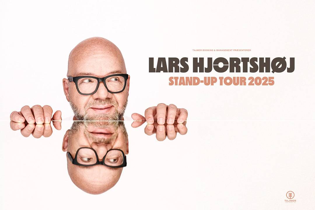 Lars Hjortshøj - Plat & Krone Stand-up tour 2025, på Teaterbygningen I Køge, Lørdag 24. maj kl. 19.00.