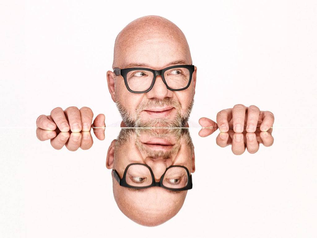 Lars Hjortshøj - Plat & Krone Stand-up tour 2025, på Teaterbygningen I Køge, Lørdag 24. maj kl. 19.00.
