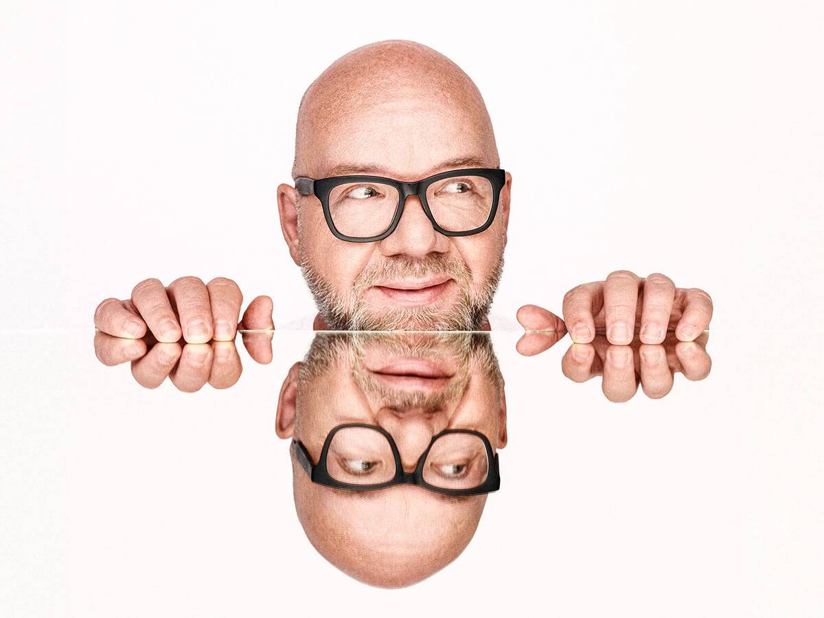 Lars Hjortshøj - Plat & Krone Stand-up tour 2025, på Teaterbygningen I Køge, Lørdag 24. maj kl. 19.00.