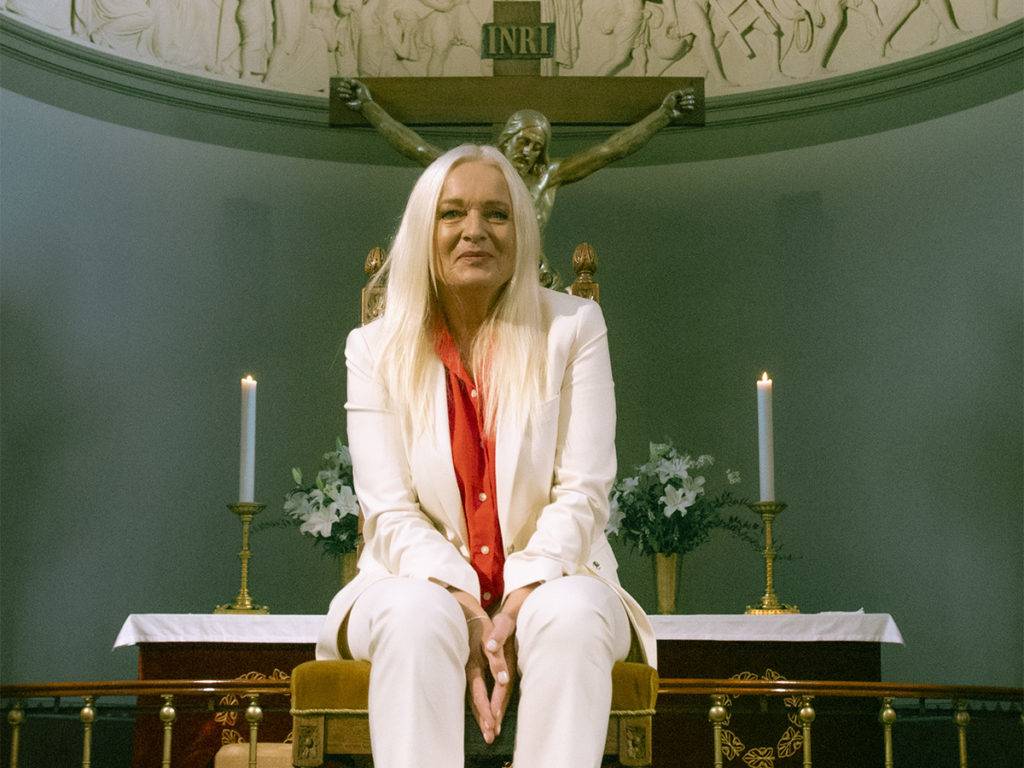 Stemningsfuld juletradition: Anne Linnet Julekoncert på Teaterbygningen i Køge lørdag den 29. november 2025 kl. 20.00.