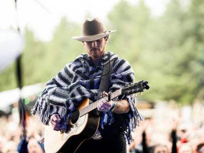 Dan Smalley på Bygningen i Køge lørdag 6. september 2025 kl. 20.00. Smalley udtrykker et friskt syn på countrymusik.