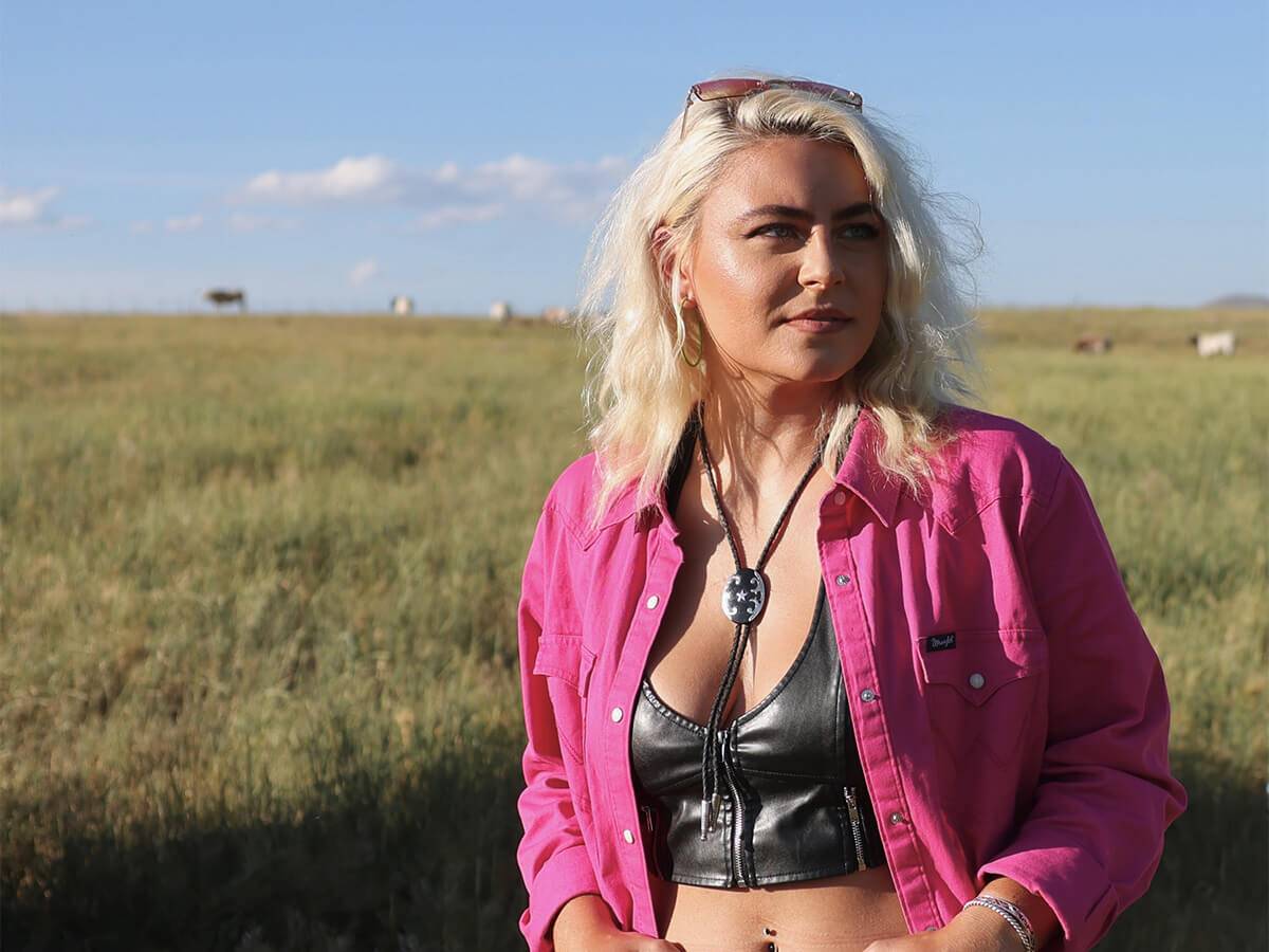 Emma Zinck (US) på Teaterbygningen i Køge fredag 4. september 2026. Emma Zinck er sit helt eget “Electric Country”-powerhouse.