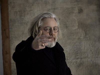 SØREN HUSS - BANDTURNÉ. Søren Huss fortsætter sin succesrige rejse gennem landet og besøger Bygningen i Køge fredag 13. november 2026.